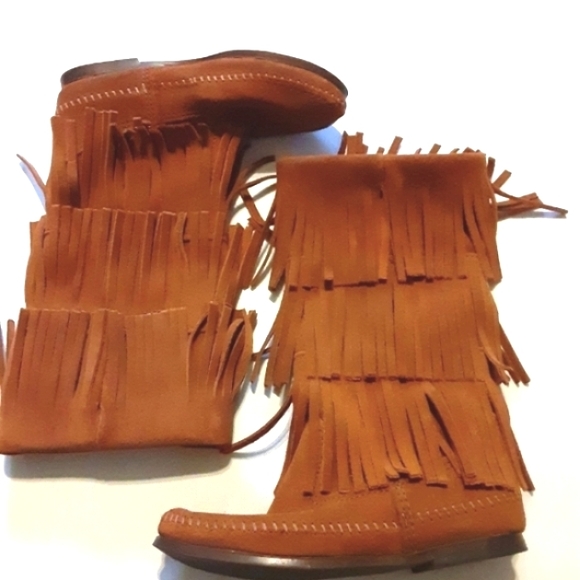 Minnetonka Gorgeous fringed moccasin boots sz 6 - Picture 2 of 7